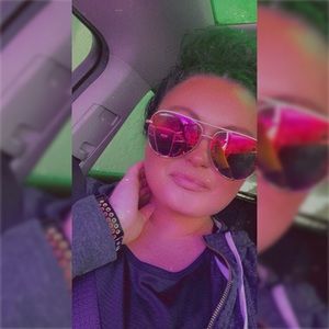 Meet your Posher, Kayla